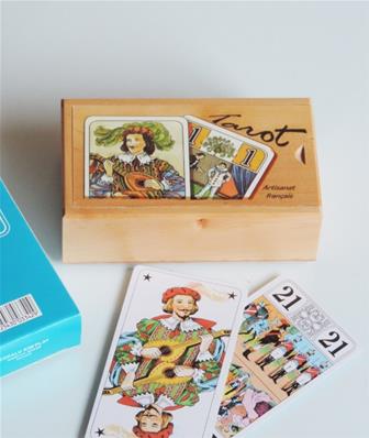 Boîte de tarot en bois avec jeu de cartes