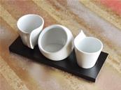 2 tasses avec sucrier porcelaine sur plateau bois