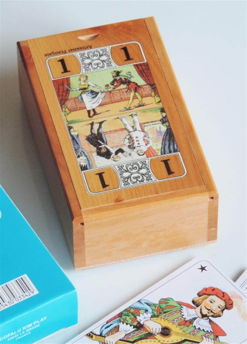 Boîte pour jeu de rami en bois avec jeu de cartes Article fabriqué dans le  Jura - La Ruche des