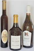 3 bouteilles vins du Jura avec barricaut en bois