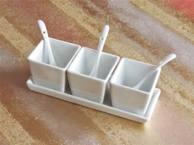 3 mises en bouche carrées en porcelaine